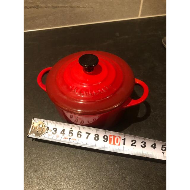 LE CREUSET(ルクルーゼ)のルクルーゼ　ミニココット　赤 インテリア/住まい/日用品のキッチン/食器(容器)の商品写真