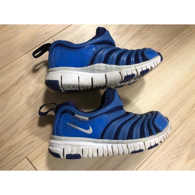 NIKE(ナイキ)のNIKE ダイナモフリー スニーカー 17センチ キッズ/ベビー/マタニティのキッズ靴/シューズ(15cm~)(スニーカー)の商品写真