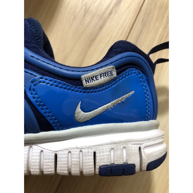 NIKE(ナイキ)のNIKE ダイナモフリー スニーカー 17センチ キッズ/ベビー/マタニティのキッズ靴/シューズ(15cm~)(スニーカー)の商品写真