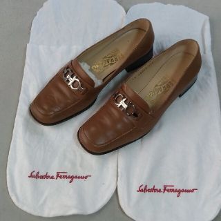 サルヴァトーレフェラガモ(Salvatore Ferragamo)の23.5センチフェラガモ ローファー(ローファー/革靴)