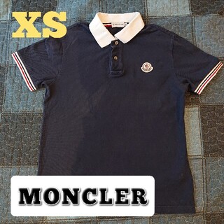 モンクレール(MONCLER)の【XS】MONCLER モンクレールメンズ  濃いネイビー ×白襟袖  ワッペン(ポロシャツ)
