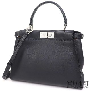 フェンディ ショルダーバッグの通販 5,000点以上 | FENDIを買うならラクマ