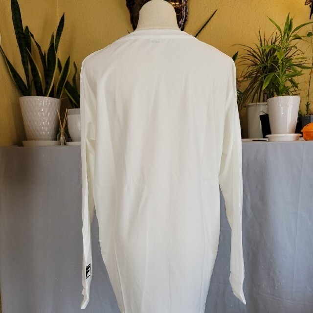 FILA(フィラ)のR73　FILA　長袖ＴシャツLサイズ　New　ホワイト レディースのトップス(Tシャツ(半袖/袖なし))の商品写真