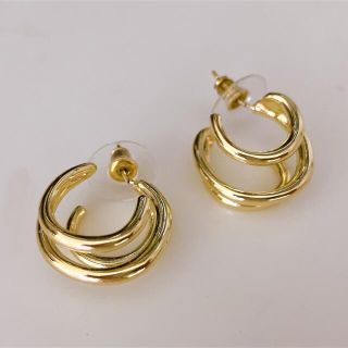 イング(INGNI)のゴールド　フープピアス(ピアス)