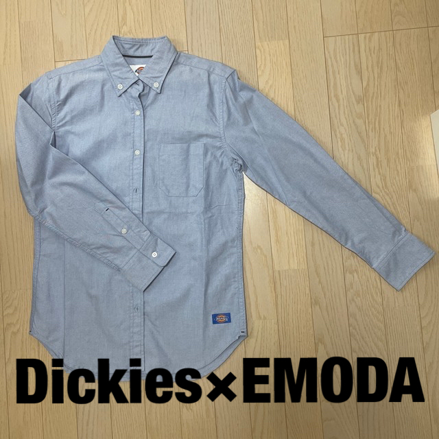 Dickies(ディッキーズ)の【新品未使用】Dickies×EMODAコットンシャツ (ブルー) レディースのトップス(シャツ/ブラウス(長袖/七分))の商品写真