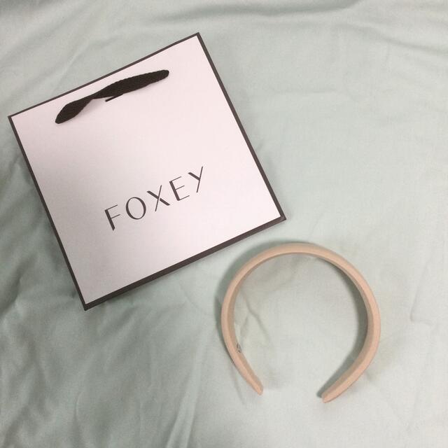 FOXEY(フォクシー)のフォクシー　シルクウール　カチューシャ　未使用品 レディースのヘアアクセサリー(カチューシャ)の商品写真