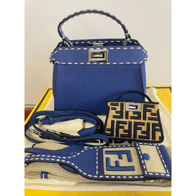 人気定番の FENDI - 美品 フェンディ ピーカブー ミニオールブルー