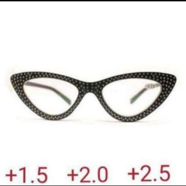 新品未使用　男女兼用！オシャレ　猫目ラインストーン　老眼鏡❢ レディースのファッション小物(サングラス/メガネ)の商品写真