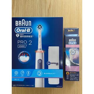 ブラウン(BRAUN)のBRAUN Oral-B PRO2 2500、替えブラシ6本(電動歯ブラシ)