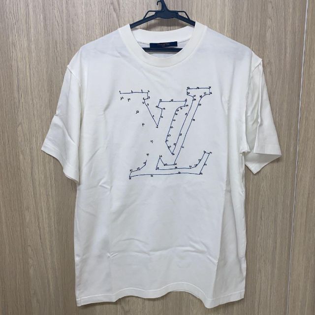 LOUIS VUITTON - LOUIS VUITTON クルーネックTシャツ 刺繍ロゴの通販 by ギシフ's shop｜ルイヴィトンならラクマ
