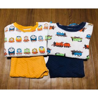 ユニクロ(UNIQLO)のトーマス  キルトパジャマ　100 2セット(パジャマ)