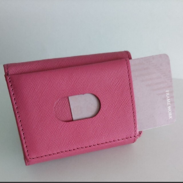 FRAMeWORK(フレームワーク)の【未使用】フレームワーク　コンパクトウォレット　三つ折財布 レディースのファッション小物(財布)の商品写真