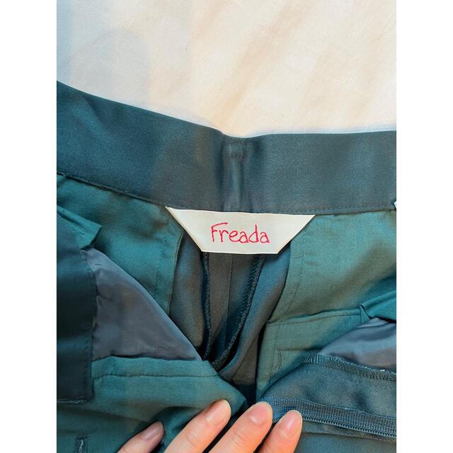 FREAK'S STORE(フリークスストア)のFreada フリーダ　センタープレスパンツ　フリークスストア レディースのパンツ(カジュアルパンツ)の商品写真