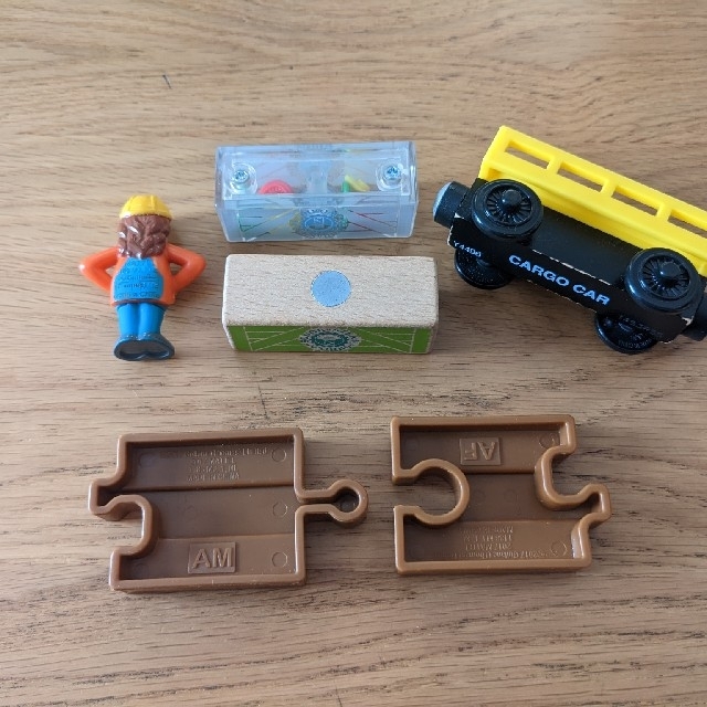 Fisher-Price(フィッシャープライス)の木製トーマス クレーンセット キッズ/ベビー/マタニティのおもちゃ(電車のおもちゃ/車)の商品写真