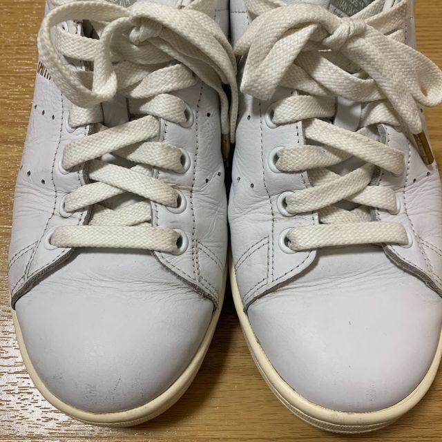 adidas(アディダス)のadidas STAN SMITH 26.0cm ホワイト グレー + 靴紐 メンズの靴/シューズ(スニーカー)の商品写真