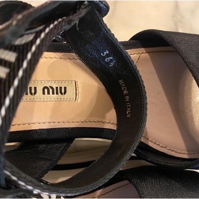 靴/シューズ最終値下げ　miumiu ロゴサンダル