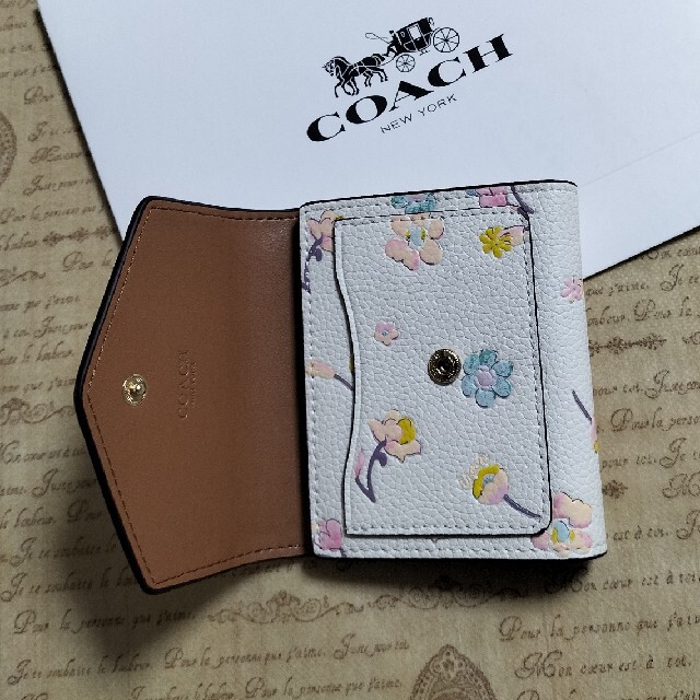 COACH(コーチ)の【新作】　かわいい　コーチ　折財布 レディースのファッション小物(財布)の商品写真