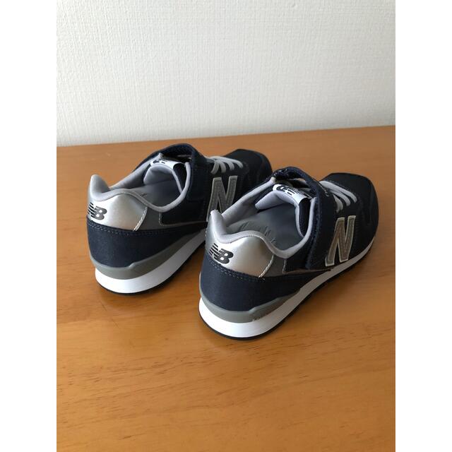 こども ビームス(コドモビームス)のNEW BALANCE / YV996 NAVY キッズ/ベビー/マタニティのキッズ靴/シューズ(15cm~)(スニーカー)の商品写真