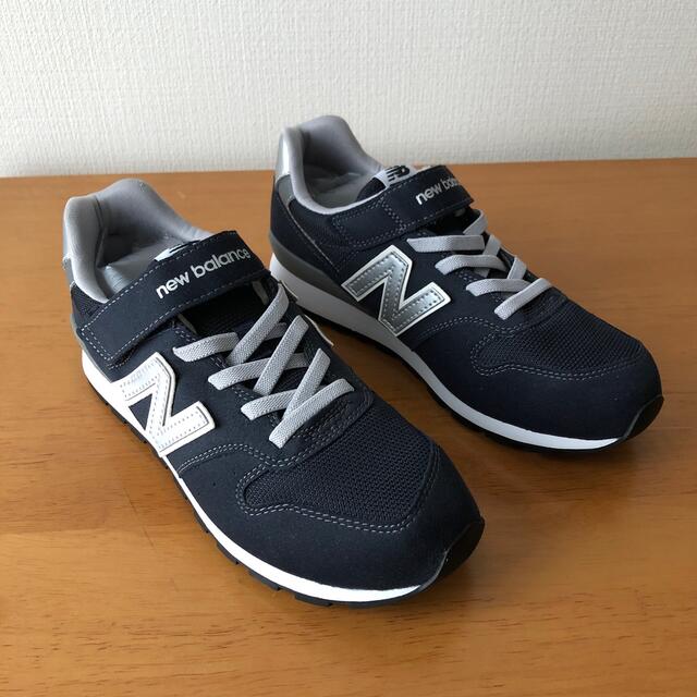 こども ビームス(コドモビームス)のNEW BALANCE / YV996 NAVY キッズ/ベビー/マタニティのキッズ靴/シューズ(15cm~)(スニーカー)の商品写真