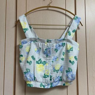 ティティアンドコー(titty&co)のtitty&co 花柄トップス(カットソー(半袖/袖なし))