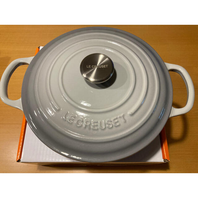 LE CREUSET(ルクルーゼ)のル・クレーゼ 両手鍋 SIGNATURE ココットロンド 24cm インテリア/住まい/日用品のキッチン/食器(鍋/フライパン)の商品写真