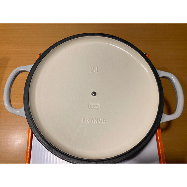 LE CREUSET(ルクルーゼ)のル・クレーゼ 両手鍋 SIGNATURE ココットロンド 24cm インテリア/住まい/日用品のキッチン/食器(鍋/フライパン)の商品写真