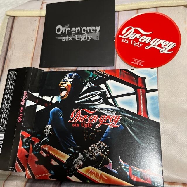 DIR EN GREY six Ugly 初回盤 ステッカー付き CDの通販 by rin DIR EN GREY six Ugly 初回盤 ステッカー付き CDの通販 by rin