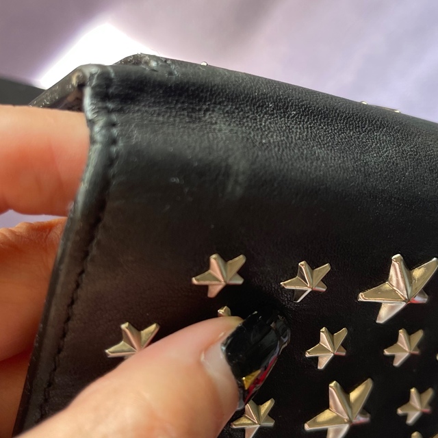JIMMY CHOO(ジミーチュウ)のジミチュウ　二つ折り財布 レディースのファッション小物(財布)の商品写真