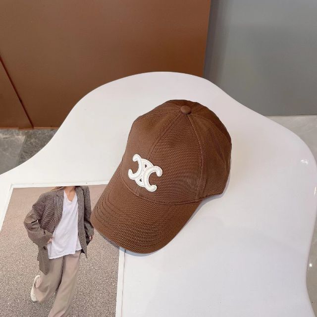 新品《 CELINE セリーヌ 》トリオンフ ベースボールキャップ M