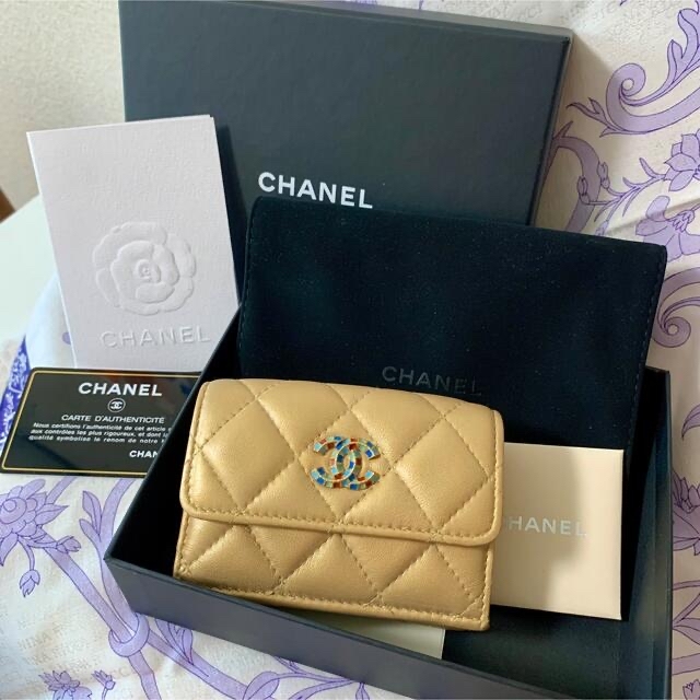 CHANEL シャネル　ゴールド　ミニ財布　折り財布　マトラッセ