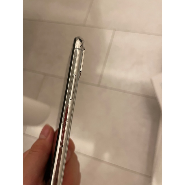 iPhone(アイフォーン)のiPhone Xs Silver 64 GB Softbank スマホ/家電/カメラのスマートフォン/携帯電話(スマートフォン本体)の商品写真