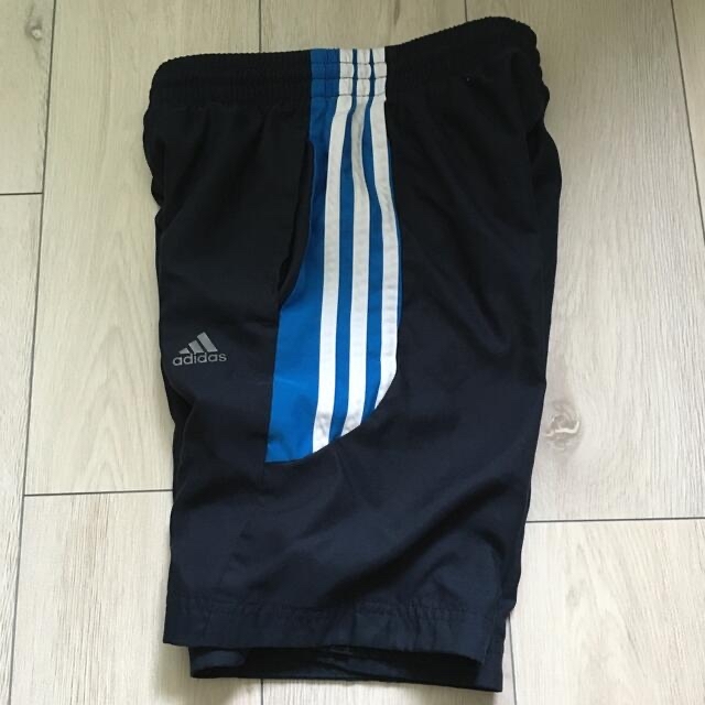 adidas(アディダス)のキッズ　ハーフパンツ キッズ/ベビー/マタニティのキッズ服男の子用(90cm~)(パンツ/スパッツ)の商品写真