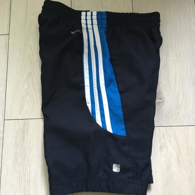 adidas(アディダス)のキッズ　ハーフパンツ キッズ/ベビー/マタニティのキッズ服男の子用(90cm~)(パンツ/スパッツ)の商品写真