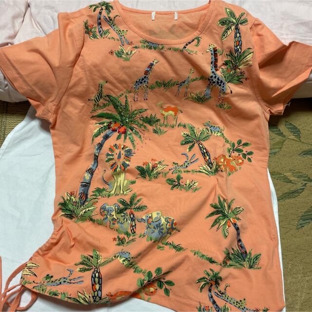 Tシャツ　オレンジ アニマル柄　スパンコール　ビーズ　 レディースのトップス(Tシャツ(半袖/袖なし))の商品写真