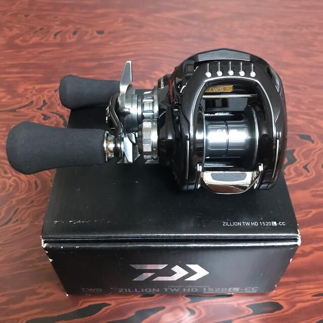 DAIWA(ダイワ)の【新品未使用】ダイワ 18ジリオンTW HD 1520L-CC 左ハンドル スポーツ/アウトドアのフィッシング(リール)の商品写真