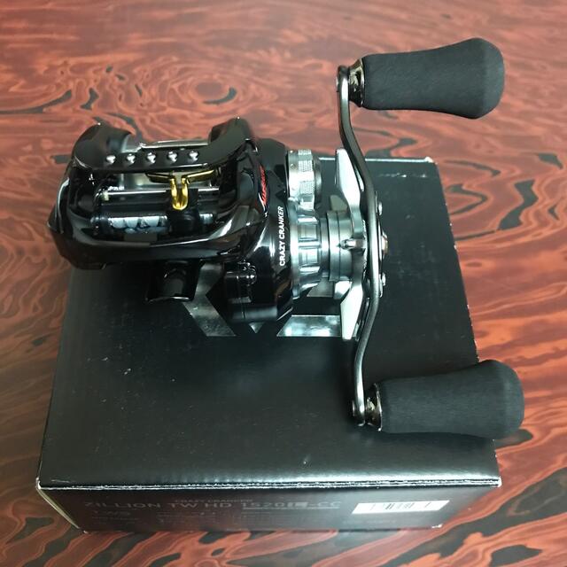 DAIWA(ダイワ)の【新品未使用】ダイワ 18ジリオンTW HD 1520L-CC 左ハンドル スポーツ/アウトドアのフィッシング(リール)の商品写真