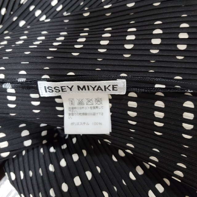 ISSEY MIYAKE(イッセイミヤケ)のイッセイミヤケPLEASE人気商品ドット柄ワンピース レディースのワンピース(ミニワンピース)の商品写真