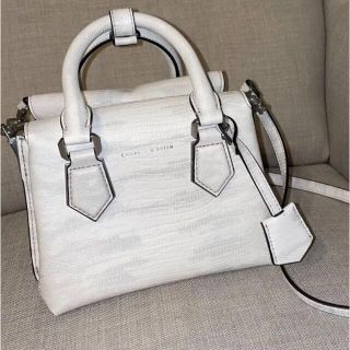 チャールズアンドキース(Charles and Keith)のチャールズアンドキース　バッグ(ハンドバッグ)