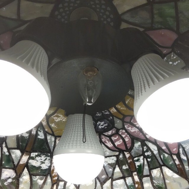 ステンドグラスビンテージ感溢れる天井照明器具 インテリア/住まい/日用品のライト/照明/LED(天井照明)の商品写真