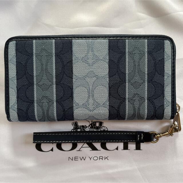 COACH(コーチ)のCOACH ストラップ付 ラウンドファスナー ウォレット ストライプ レディースのファッション小物(財布)の商品写真