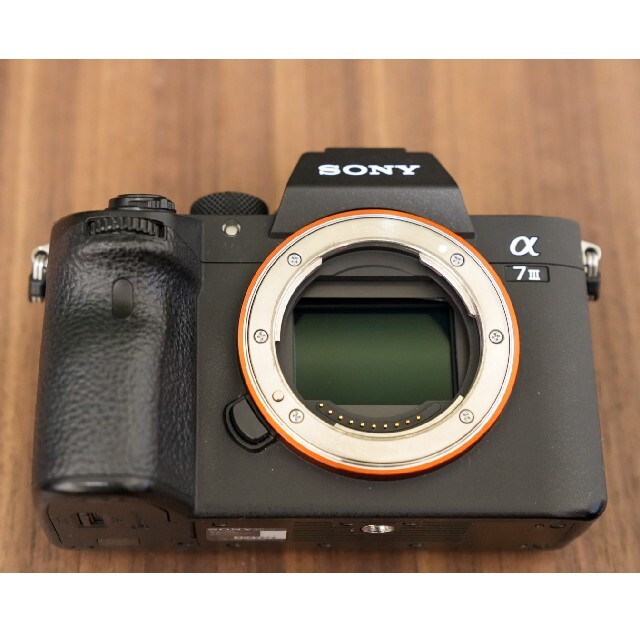美品】α7iii ボディ本体(箱付き) カメラ 美品】α7iii ボディ本体(箱付き) カメラ