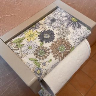 3052【2点100円、3点200円引き】花柄トイレットペーパーカバー(その他)