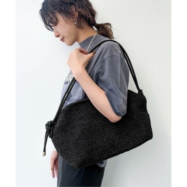 L'Appartement DEUXIEME CLASSE(アパルトモンドゥーズィエムクラス)のL'Appartement【A POINT ETC】Raphia Clutch レディースのバッグ(かごバッグ/ストローバッグ)の商品写真