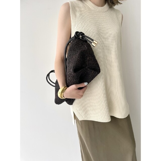 L'Appartement DEUXIEME CLASSE(アパルトモンドゥーズィエムクラス)のL'Appartement【A POINT ETC】Raphia Clutch レディースのバッグ(かごバッグ/ストローバッグ)の商品写真