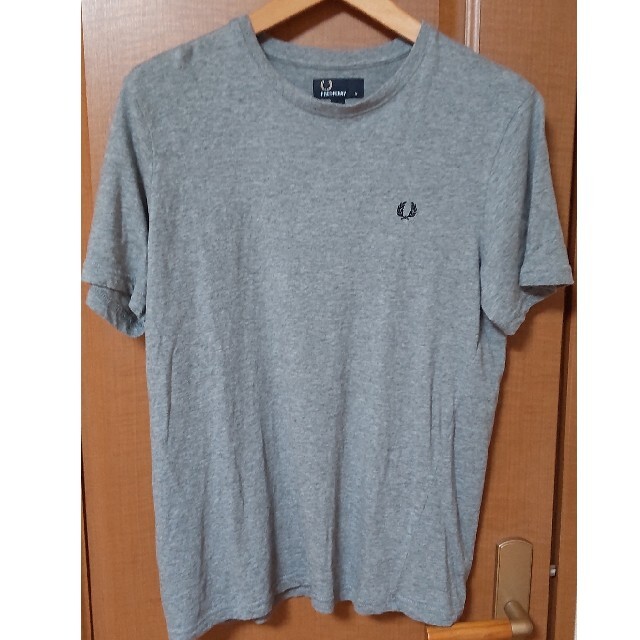 FRED PERRY(フレッドペリー)の【FREDPERRY】グレー　Tシャツ メンズのトップス(Tシャツ/カットソー(半袖/袖なし))の商品写真