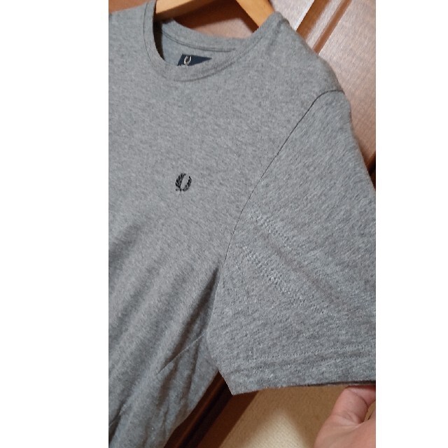 FRED PERRY(フレッドペリー)の【FREDPERRY】グレー　Tシャツ メンズのトップス(Tシャツ/カットソー(半袖/袖なし))の商品写真