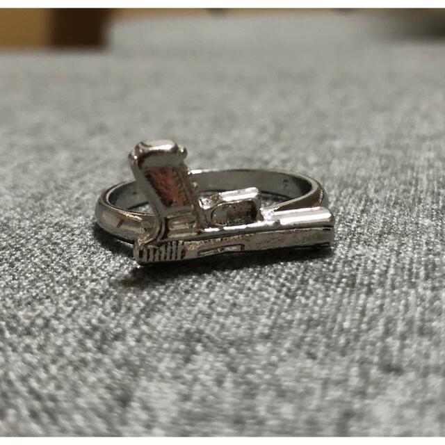 【残1点】指輪 リング 25号 ステンレスリング シルバーリング 拳銃 ピストル メンズのアクセサリー(リング(指輪))の商品写真