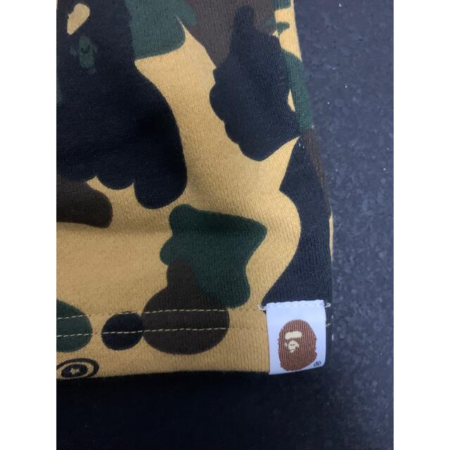 A BATHING APE(アベイシングエイプ)の激レア2XL！ BAPEファーストカモシャークフェイススウェットショーツ黄色 メンズのパンツ(ショートパンツ)の商品写真