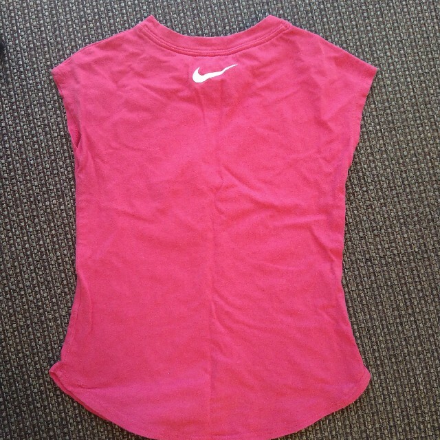 NIKE(ナイキ)のナイキ　ノースリーブ　Tシャツ　96-104 キッズ/ベビー/マタニティのキッズ服女の子用(90cm~)(Tシャツ/カットソー)の商品写真