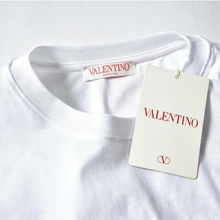 VALENTINO 新品 新作 半袖 エンボスロゴtシャツ